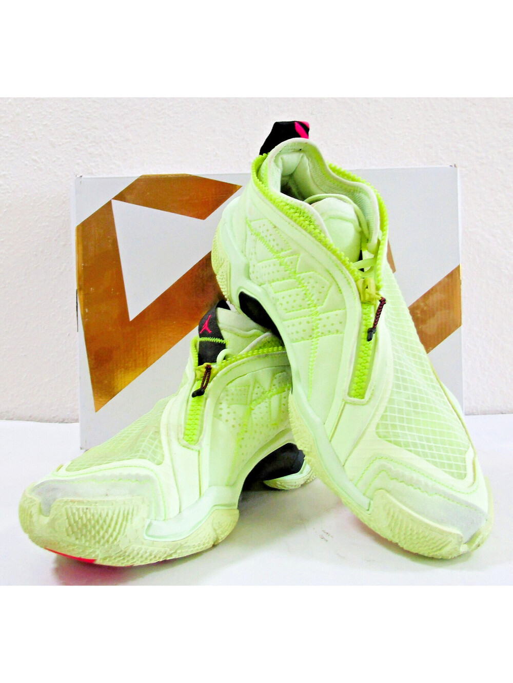 Jordan Why Not .5 Barley Volt/Pink Basketball Shoes 10.5 DO7189-700 with Box